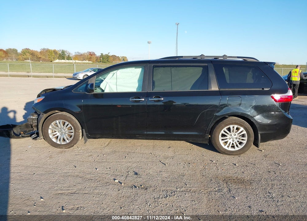 2015 TOYOTA SIENNA XLE 8 PASSENGER VIN: 5TDYK3DC1FS617884