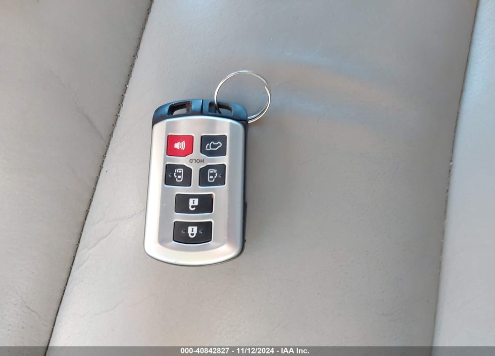 2015 TOYOTA SIENNA XLE 8 PASSENGER VIN: 5TDYK3DC1FS617884