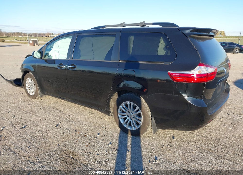 2015 TOYOTA SIENNA XLE 8 PASSENGER VIN: 5TDYK3DC1FS617884