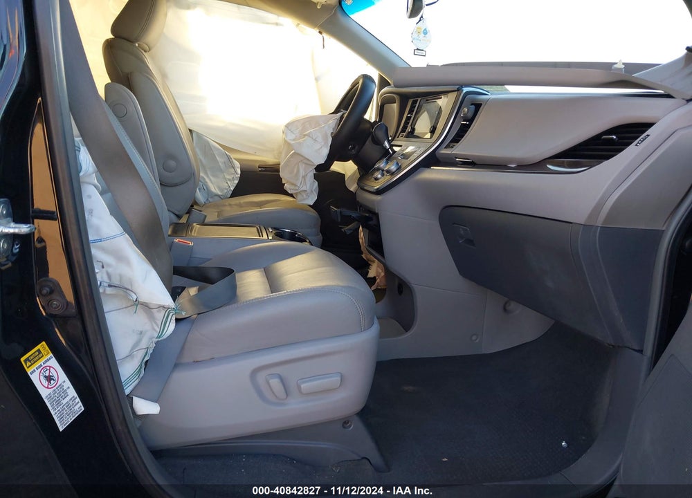 2015 TOYOTA SIENNA XLE 8 PASSENGER VIN: 5TDYK3DC1FS617884