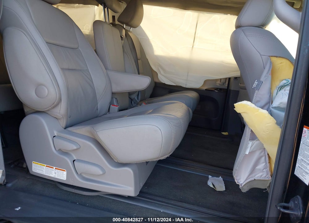2015 TOYOTA SIENNA XLE 8 PASSENGER VIN: 5TDYK3DC1FS617884