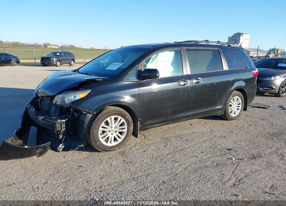 2015 TOYOTA SIENNA XLE 8 PASSENGER VIN: 5TDYK3DC1FS617884