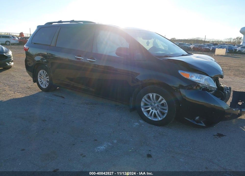 2015 TOYOTA SIENNA XLE 8 PASSENGER VIN: 5TDYK3DC1FS617884