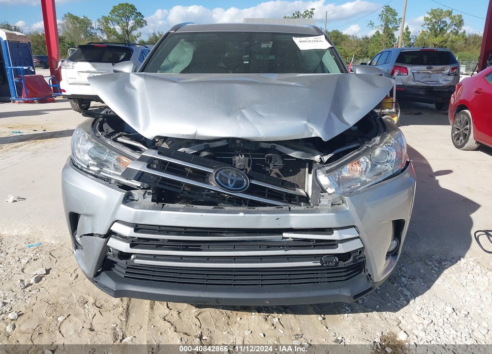 2018 TOYOTA HIGHLANDER XLE VIN: 5TDKZRFH0JS537045