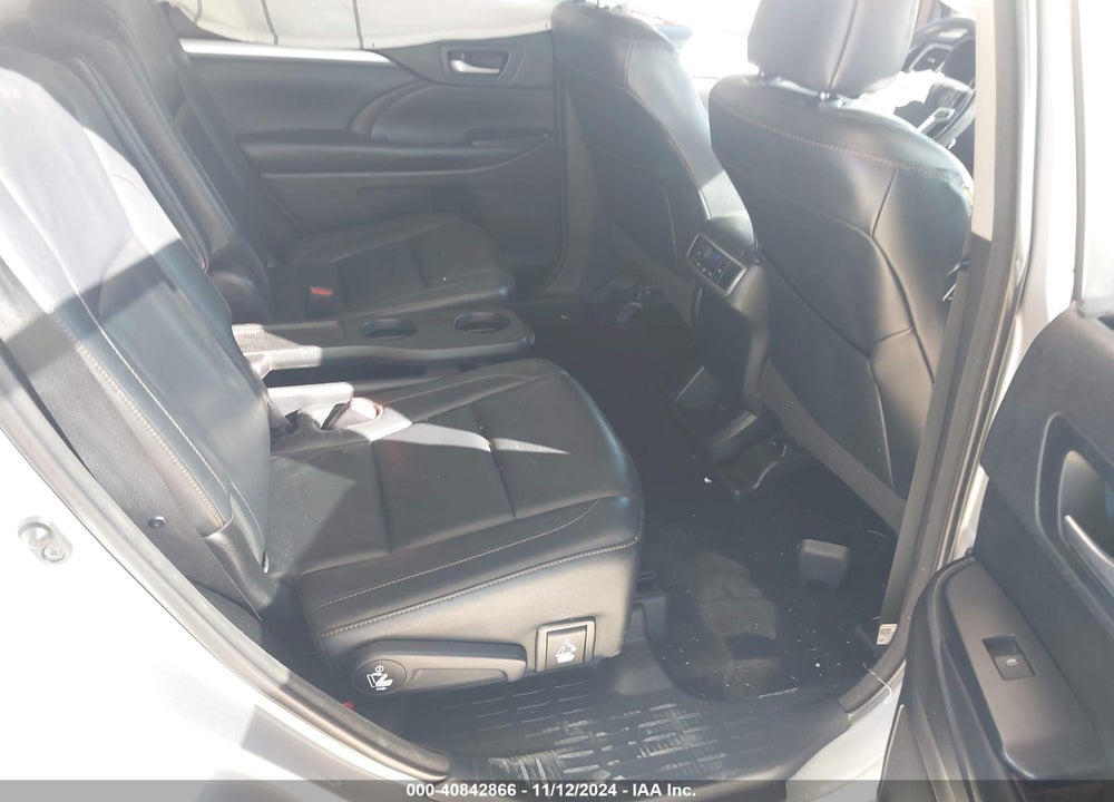 2018 TOYOTA HIGHLANDER XLE VIN: 5TDKZRFH0JS537045