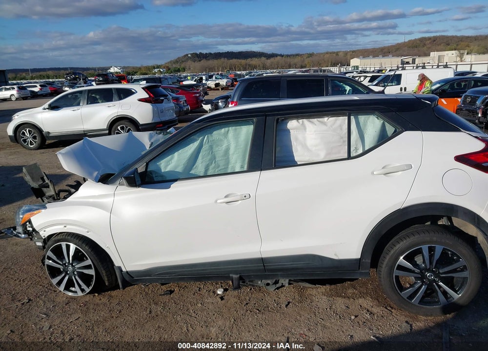 2019 NISSAN KICKS SV VIN: 3N1CP5CU4KL566417