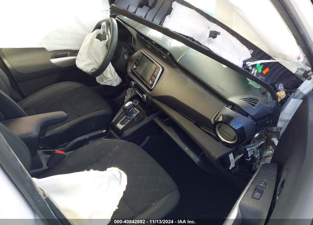 2019 NISSAN KICKS SV VIN: 3N1CP5CU4KL566417
