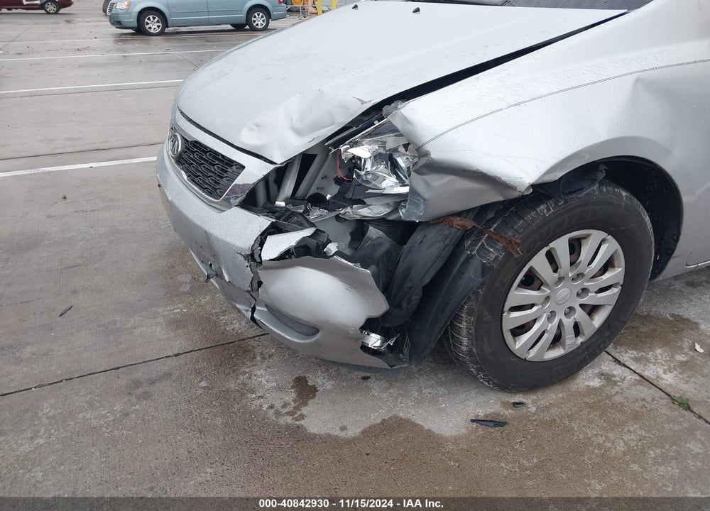 2011 KIA SEDONA LX VIN: KNDMG4C79B6384955