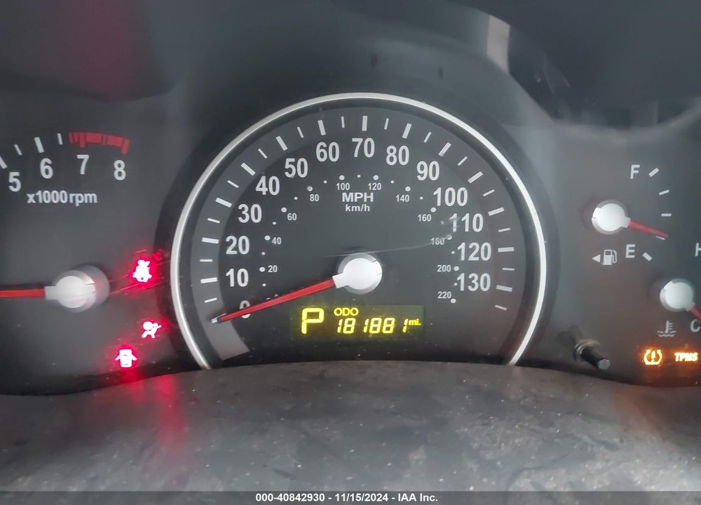 2011 KIA SEDONA LX VIN: KNDMG4C79B6384955
