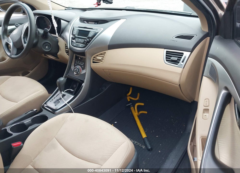 2013 HYUNDAI ELANTRA VIN: 5NPDH4AE4DH392646