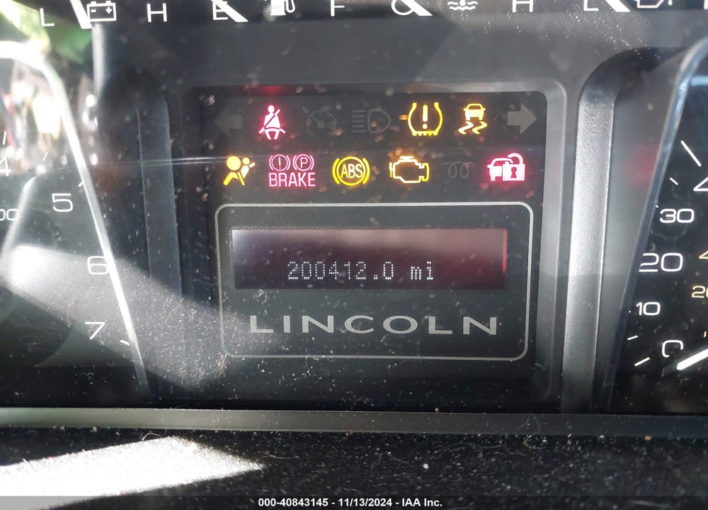 2011 LINCOLN NAVIGATOR L VIN: 5LMJJ3J55BEJ09355