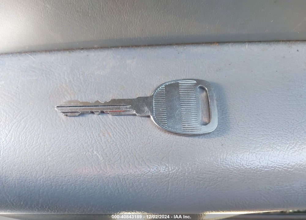 2002 CHEVROLET TAHOE LT VIN: 1GNEK13Z42J199249
