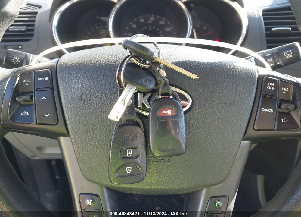 2013 KIA SORENTO LX VIN: 5XYKT3A6XDG424287
