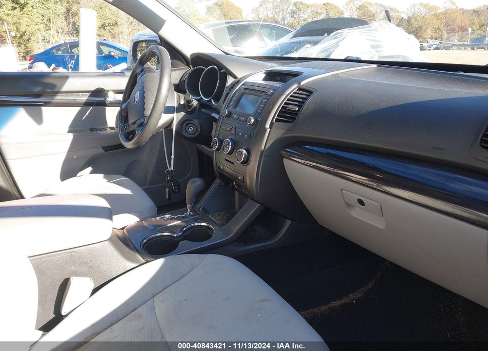 2013 KIA SORENTO LX VIN: 5XYKT3A6XDG424287