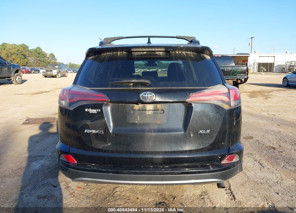 2018 TOYOTA RAV4 ADVENTURE/XLE VIN: 2T3WFREVXJW438183