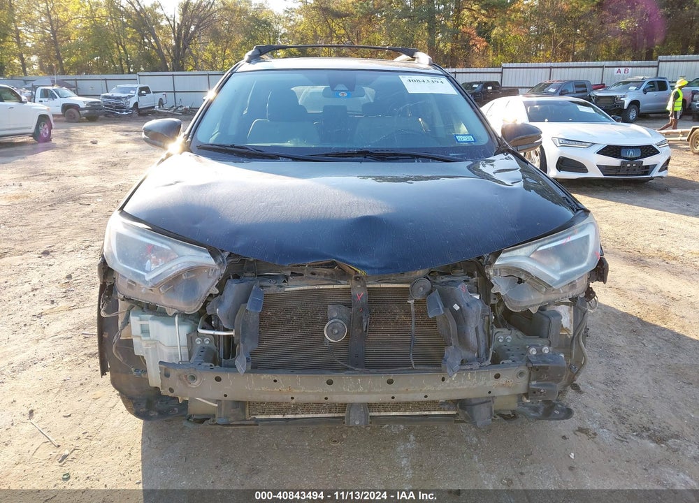 2018 TOYOTA RAV4 ADVENTURE/XLE VIN: 2T3WFREVXJW438183