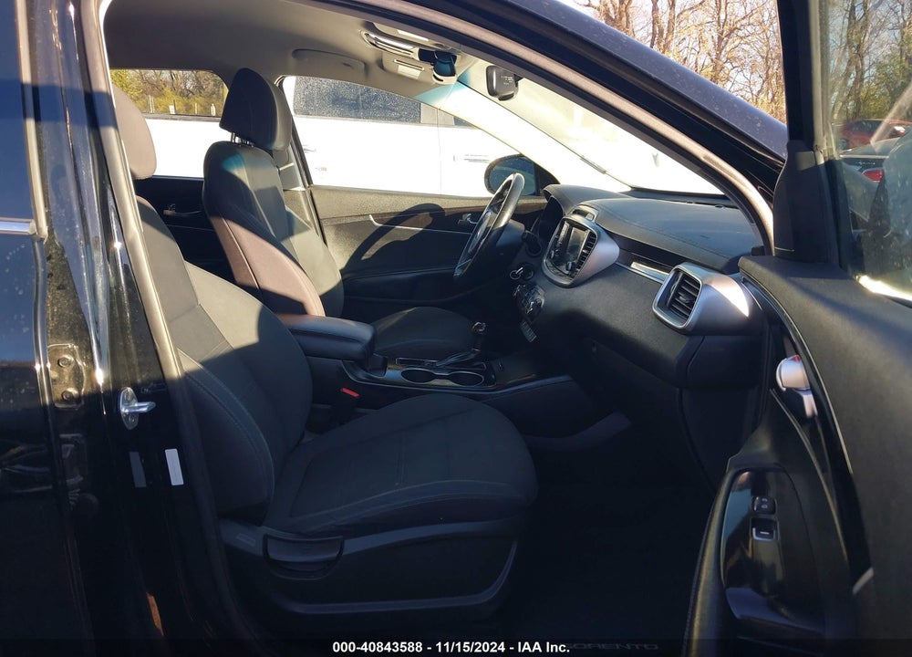 2017 KIA SORENTO 2.4L LX VIN: 5XYPGDA32HG295599
