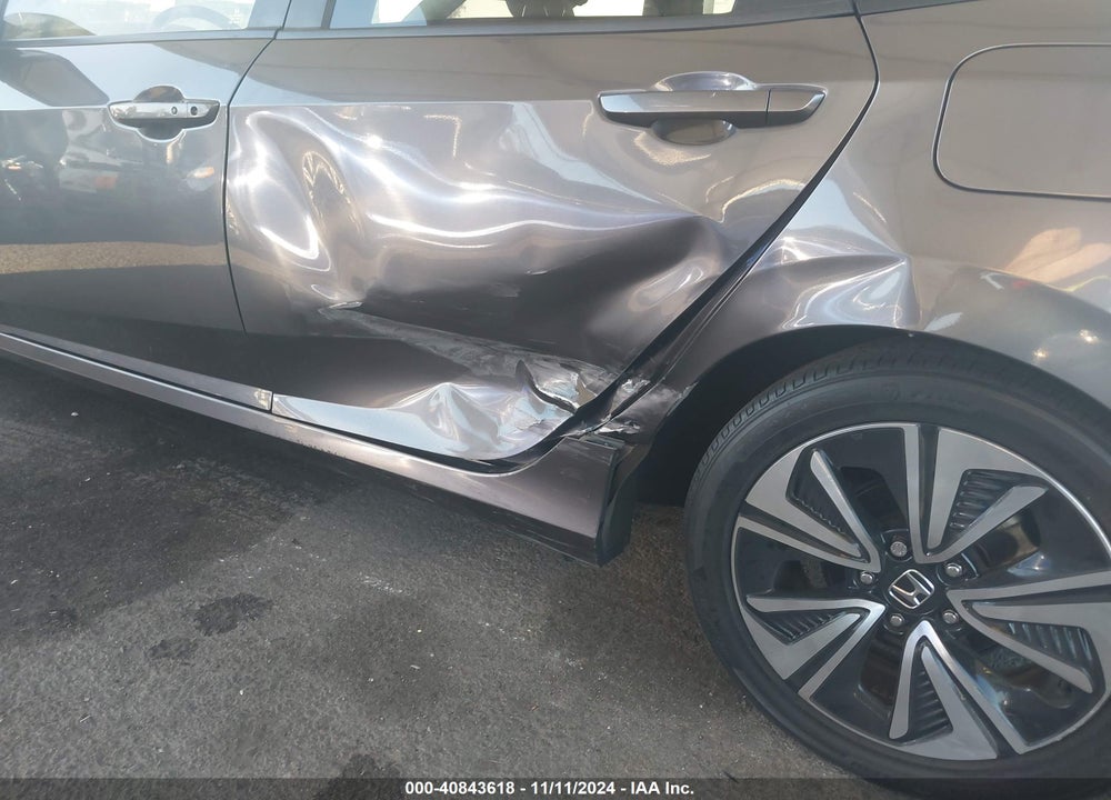 2018 HONDA CIVIC VIN: JHMFC1F76JX041994