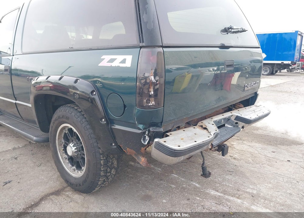 1998 CHEVROLET TAHOE VIN: 3GNEK18R8WG120102