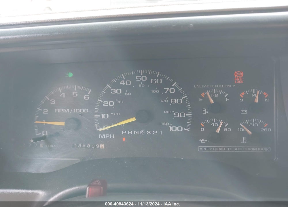 1998 CHEVROLET TAHOE VIN: 3GNEK18R8WG120102