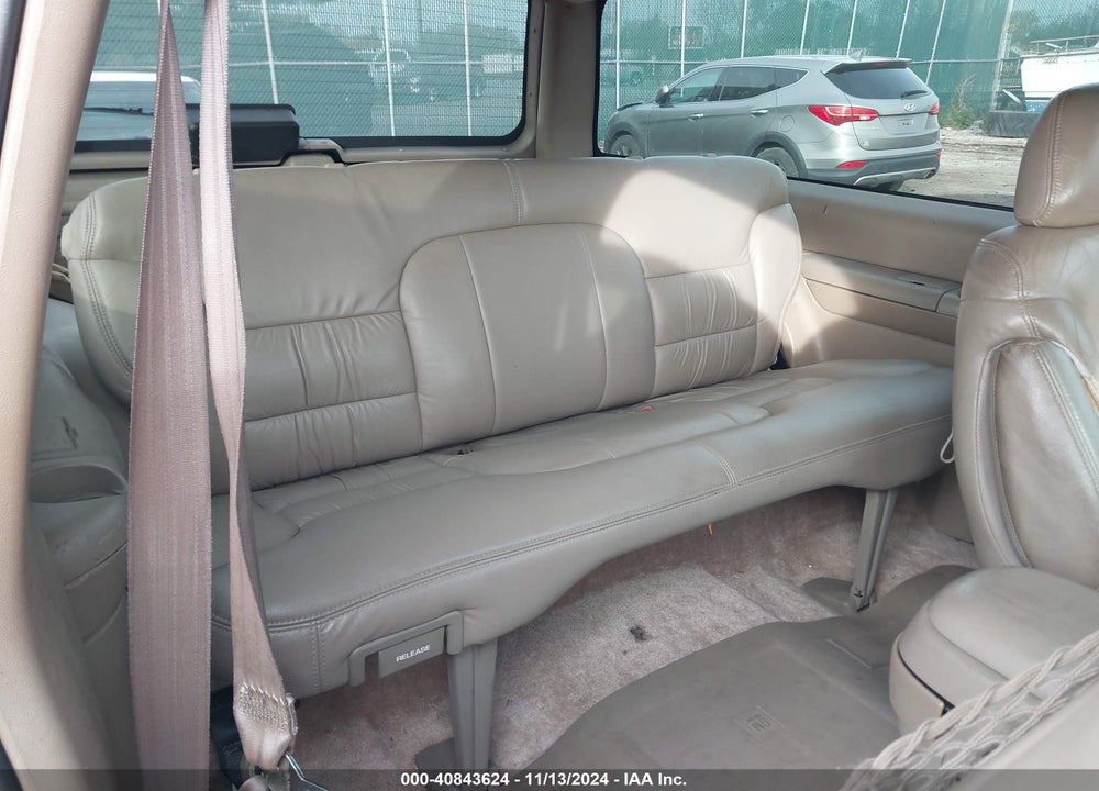 1998 CHEVROLET TAHOE VIN: 3GNEK18R8WG120102