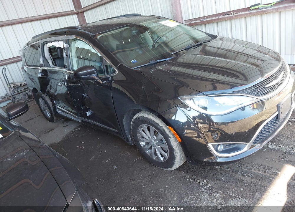2017 CHRYSLER PACIFICA TOURING L VIN: 2C4RC1BG3HR598794