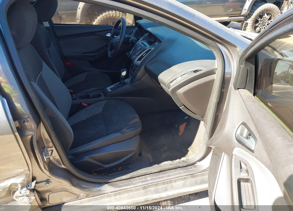 2014 FORD FOCUS VIN: 1FADP3K29EL180085