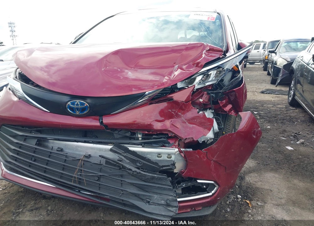 2024 TOYOTA SIENNA XLE VIN: 5TDYRKEC8RS207866