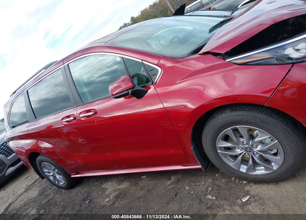 2024 TOYOTA SIENNA XLE VIN: 5TDYRKEC8RS207866