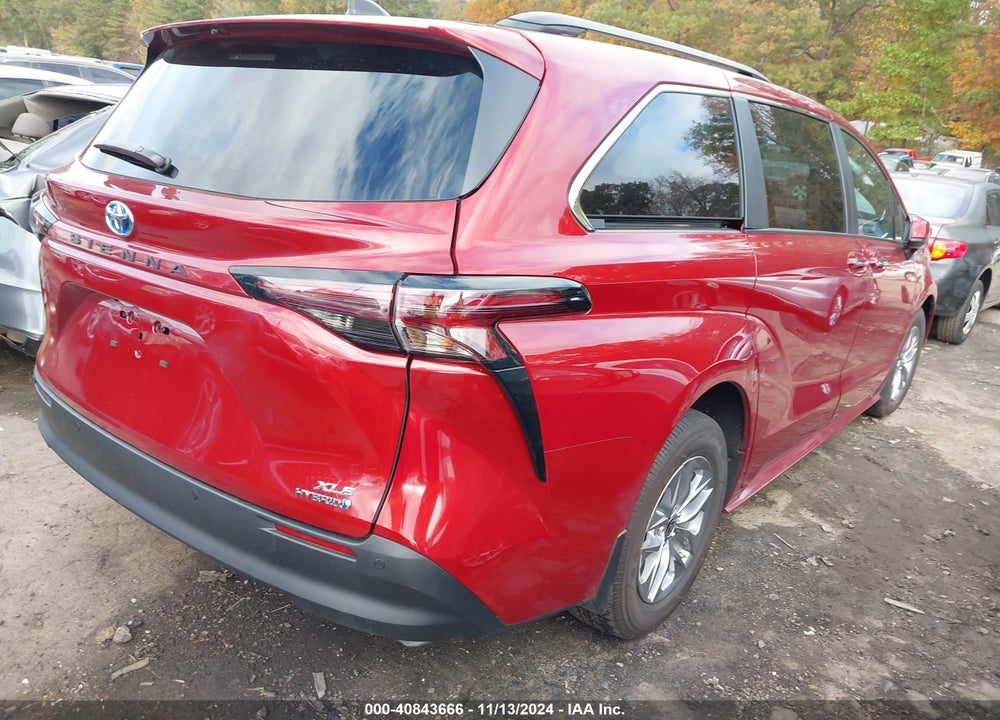 2024 TOYOTA SIENNA XLE VIN: 5TDYRKEC8RS207866