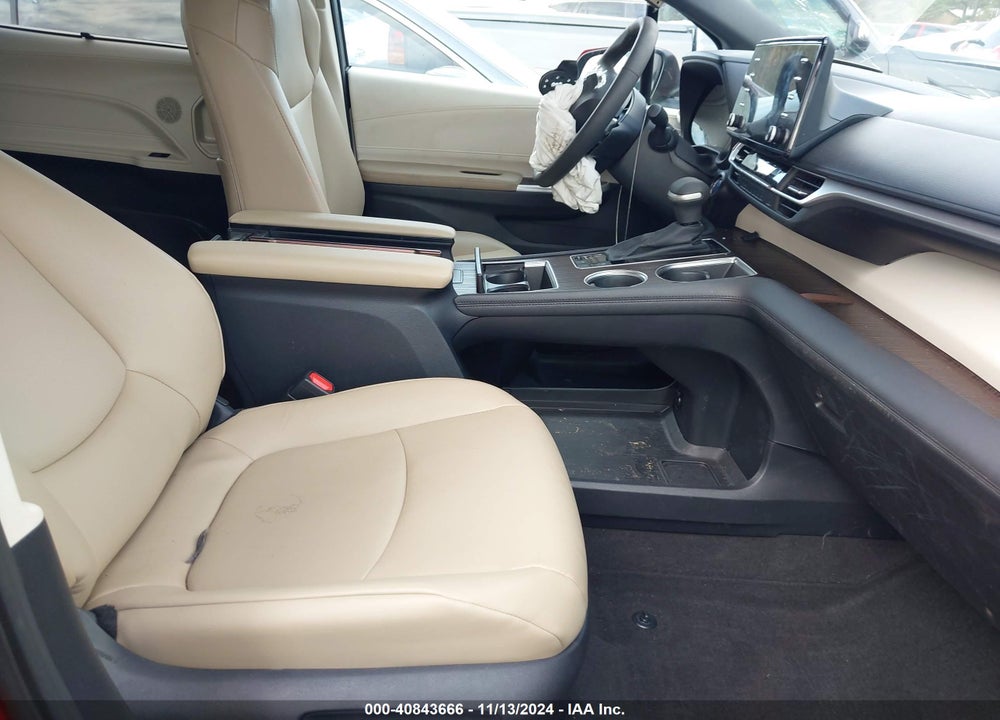 2024 TOYOTA SIENNA XLE VIN: 5TDYRKEC8RS207866