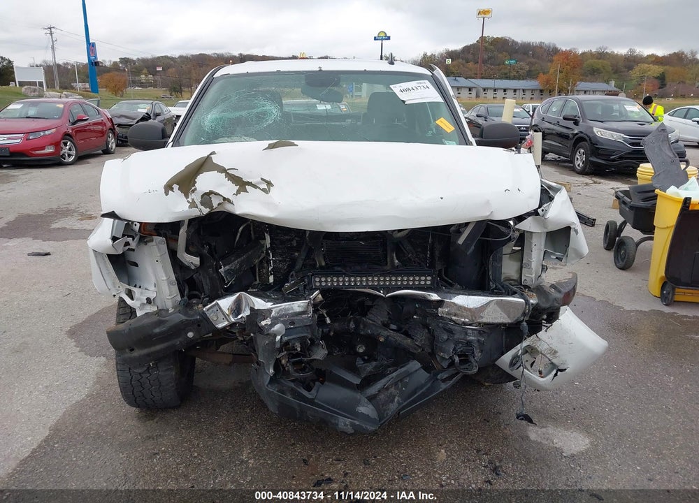 2011 CHEVROLET SILVERADO 1500 LT VIN: 3GCPKSE31BG174021