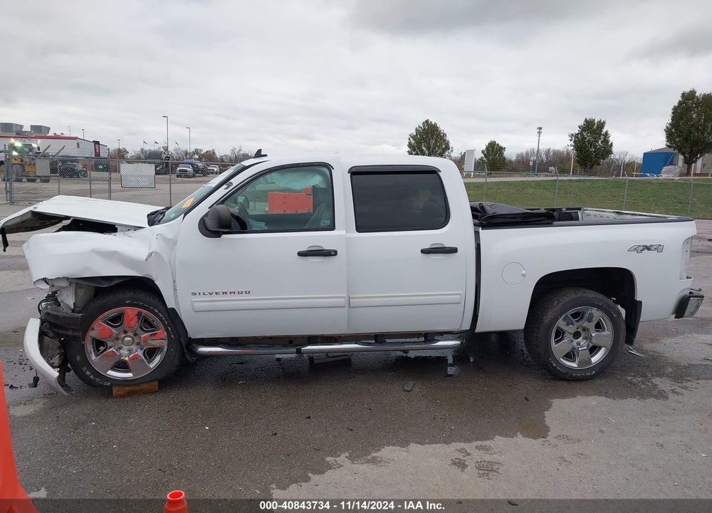 2011 CHEVROLET SILVERADO 1500 LT VIN: 3GCPKSE31BG174021