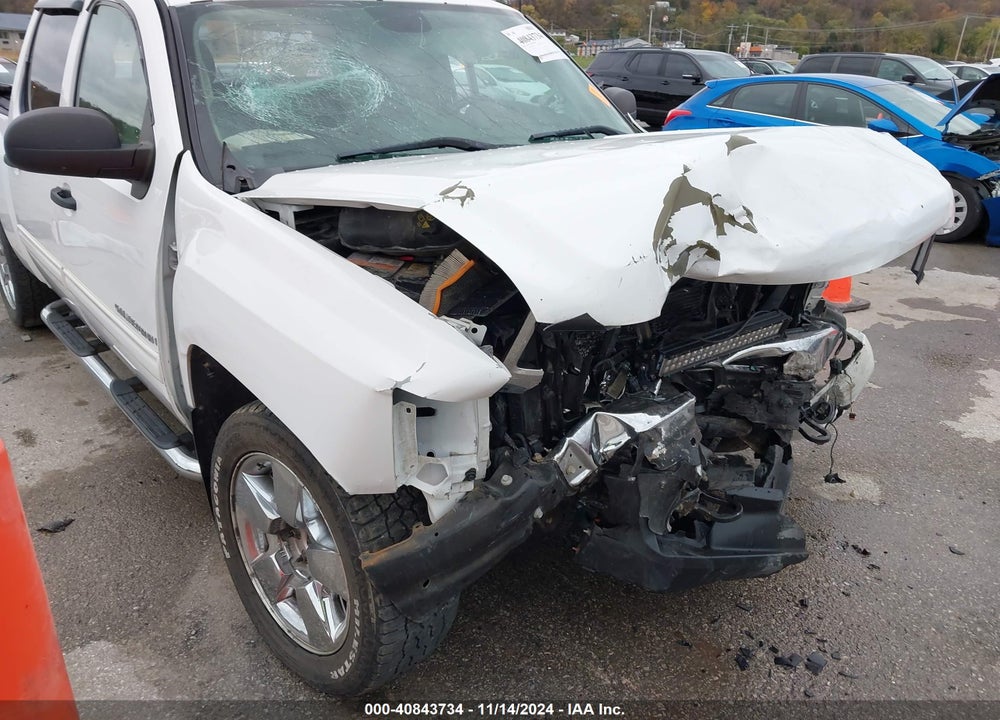2011 CHEVROLET SILVERADO 1500 LT VIN: 3GCPKSE31BG174021