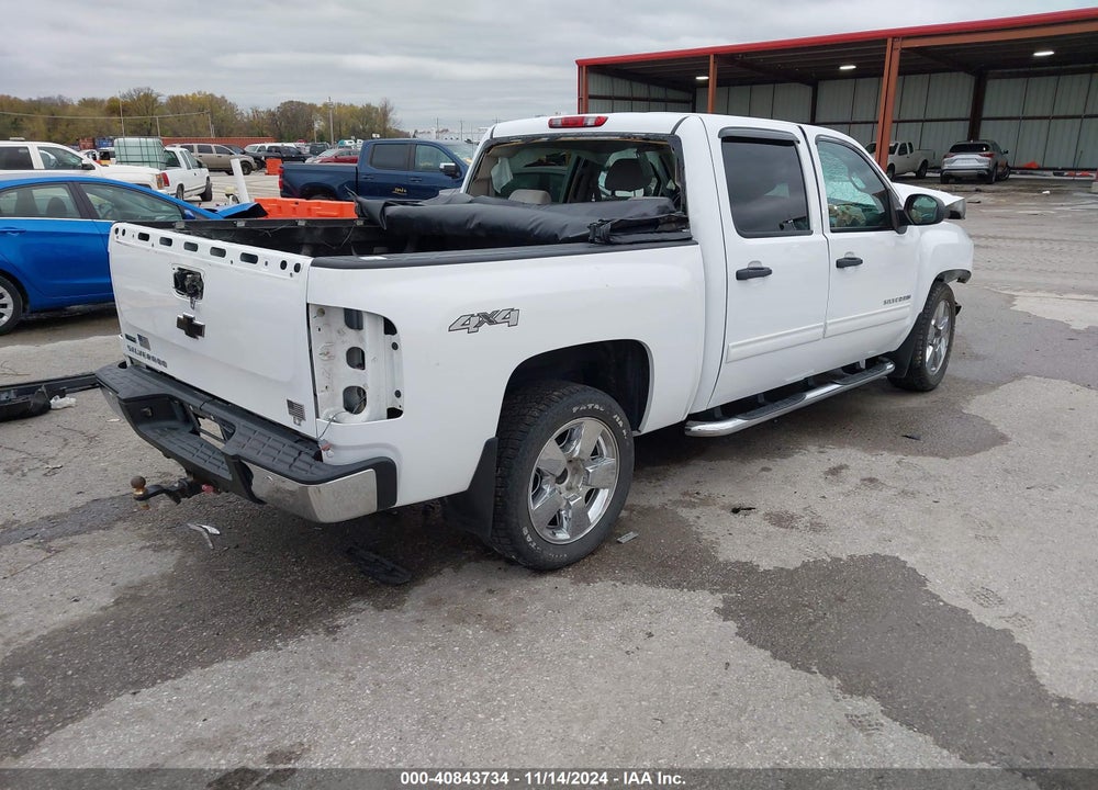 2011 CHEVROLET SILVERADO 1500 LT VIN: 3GCPKSE31BG174021