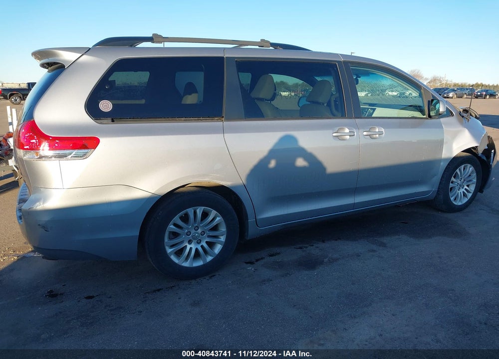 2011 TOYOTA SIENNA XLE V6 VIN: 5TDYK3DC8BS166205