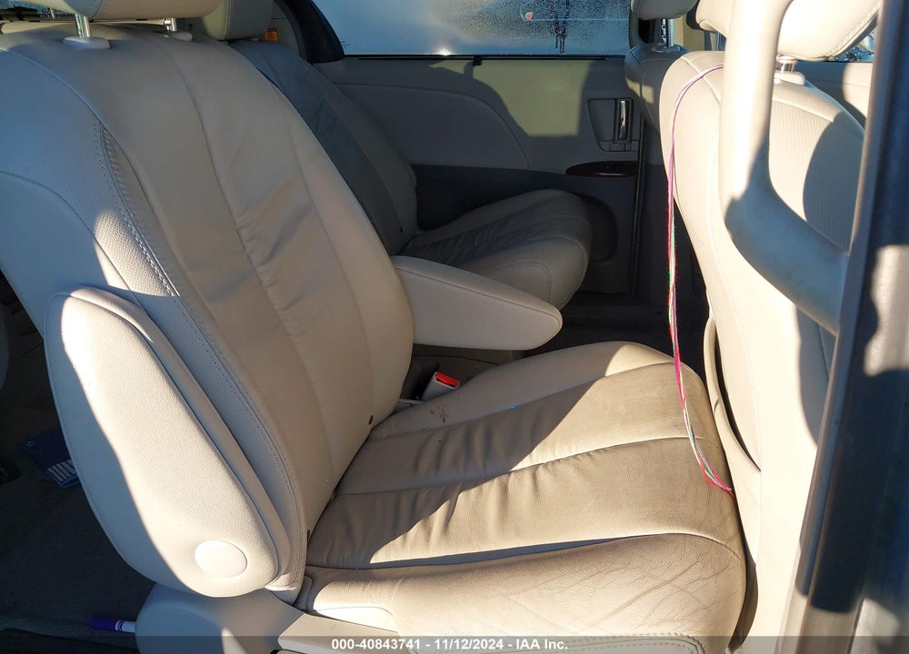 2011 TOYOTA SIENNA XLE V6 VIN: 5TDYK3DC8BS166205