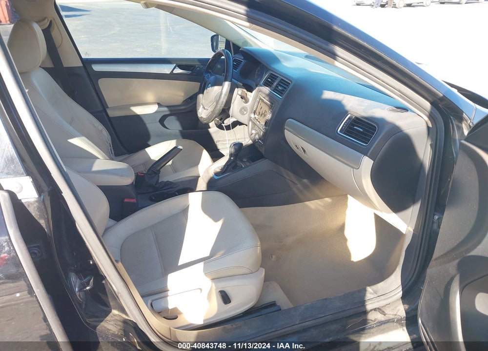 2014 VOLKSWAGEN JETTA 1.8T SE VIN: 3VWD17AJ8EM374002