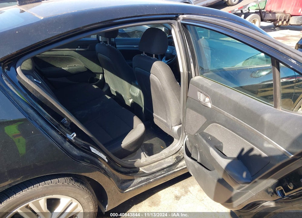 2019 HYUNDAI ELANTRA SEL VIN: 5NPD84LF7KH420846