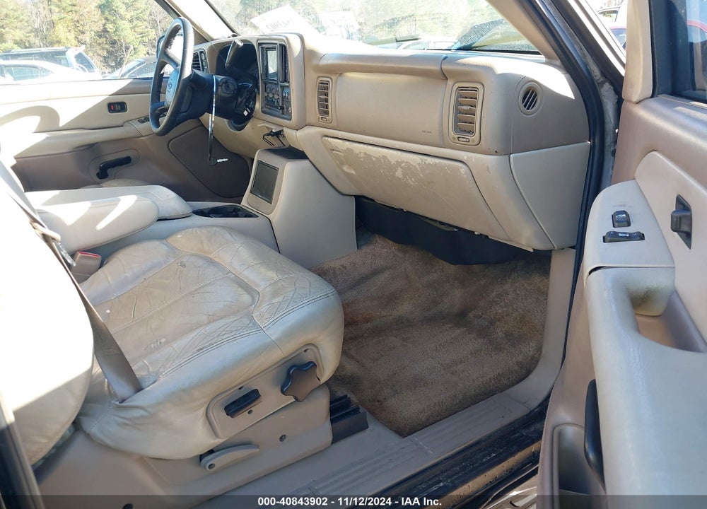 2001 CHEVROLET TAHOE VIN: 1GNEK13T41R106046