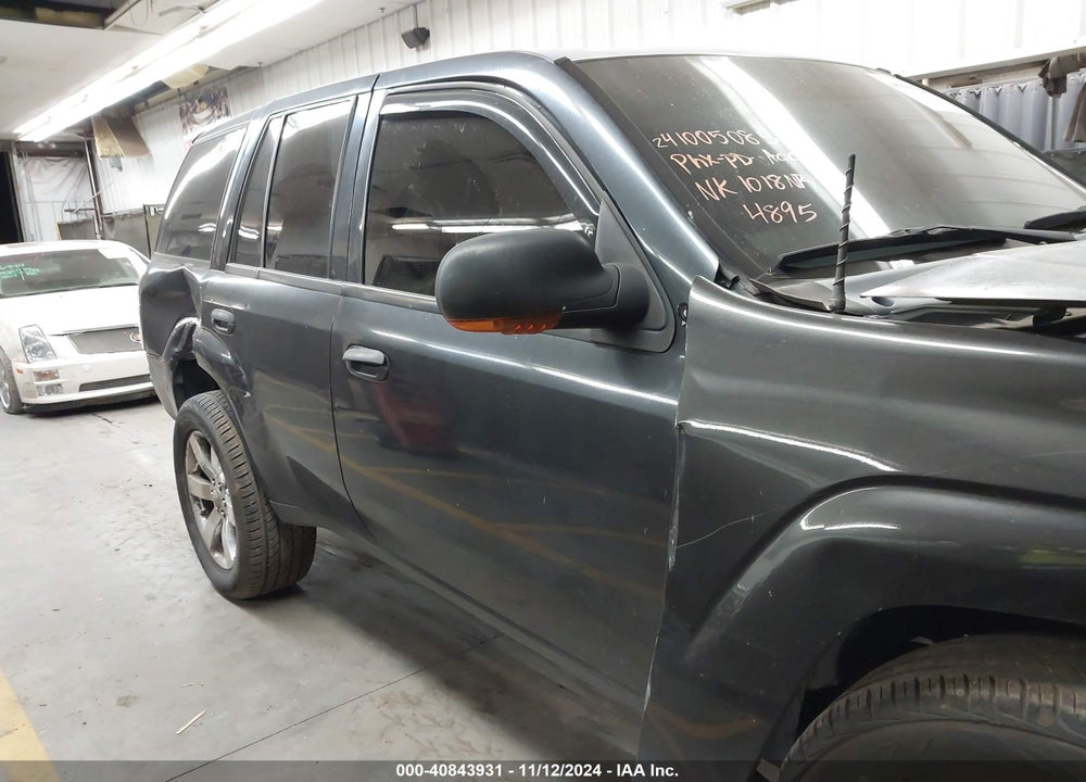 2004 CHEVROLET TRAILBLAZER LS VIN: 1GNDT13S042444895