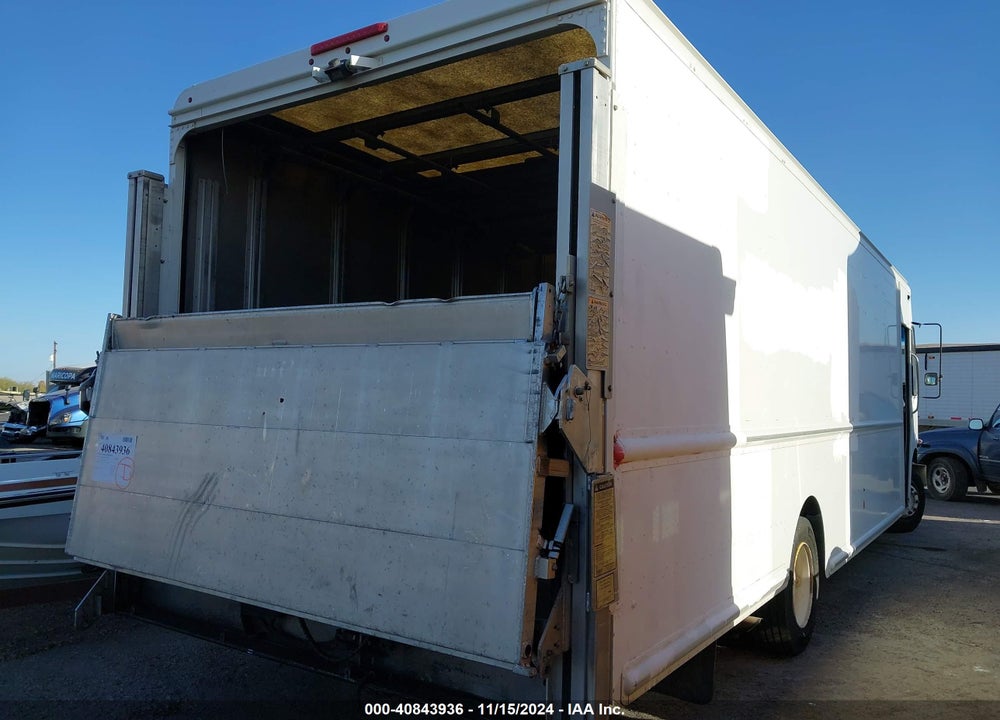 2012 FREIGHTLINER CHASSIS M LINE WALK-IN VAN VIN: 4UZAC3DV0CCBT7136