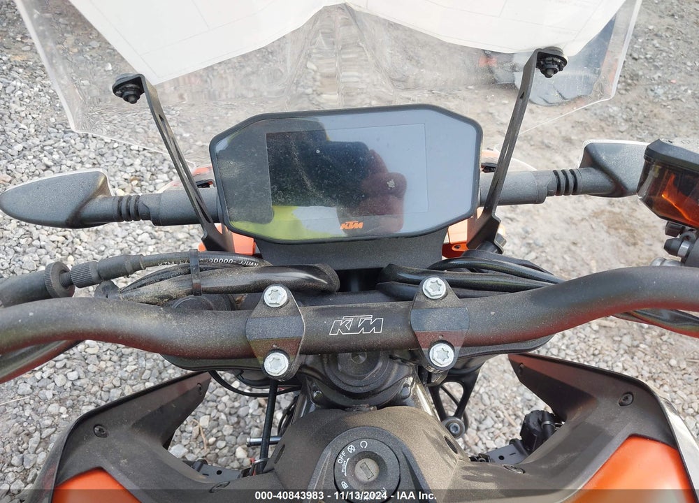 2022 KTM 890 DUKE R VIN: VBKTU9404NM843858