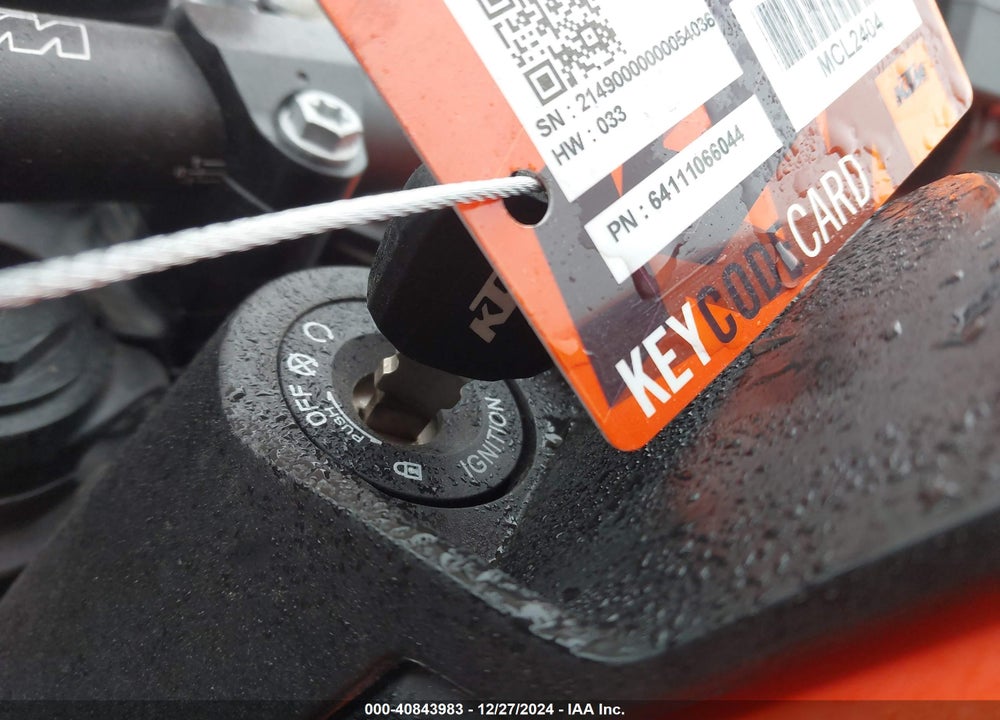 2022 KTM 890 DUKE R VIN: VBKTU9404NM843858