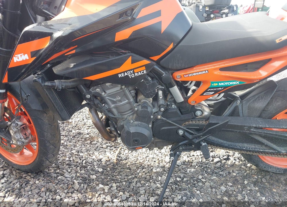 2022 KTM 890 DUKE R VIN: VBKTU9404NM843858