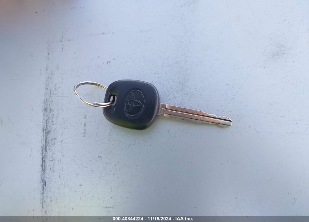 2017 TOYOTA COROLLA L VIN: 5YFBURHEXHP685756