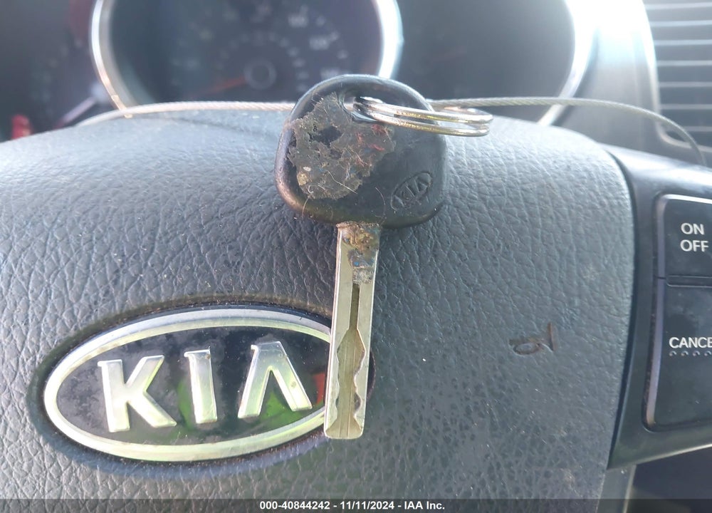2013 KIA SORENTO LX VIN: 5XYKT4A10DG313225