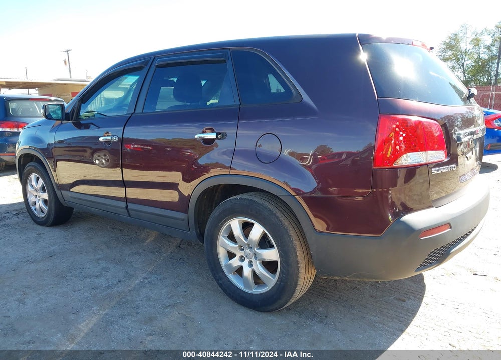 2013 KIA SORENTO LX VIN: 5XYKT4A10DG313225
