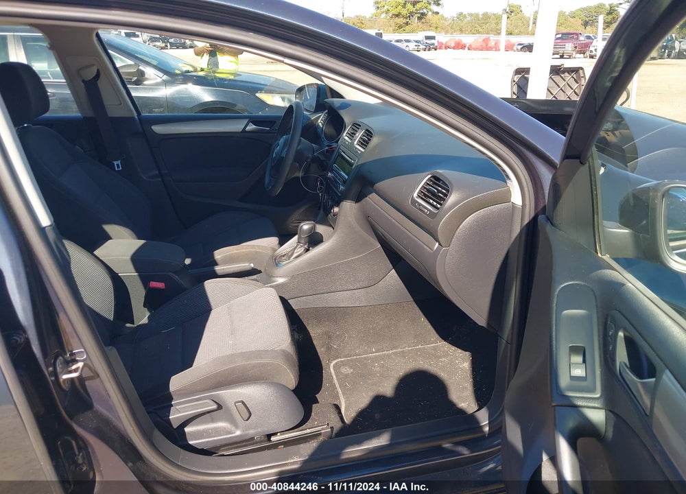 2014 VOLKSWAGEN GOLF 2.5L VIN: WVWDB7AJ7EW005549