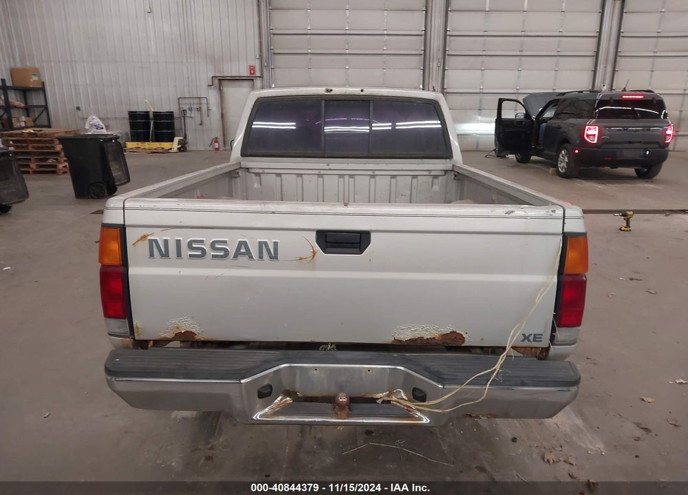 1996 NISSAN TRUCK XE VIN: 1N6SD11S0TC376698